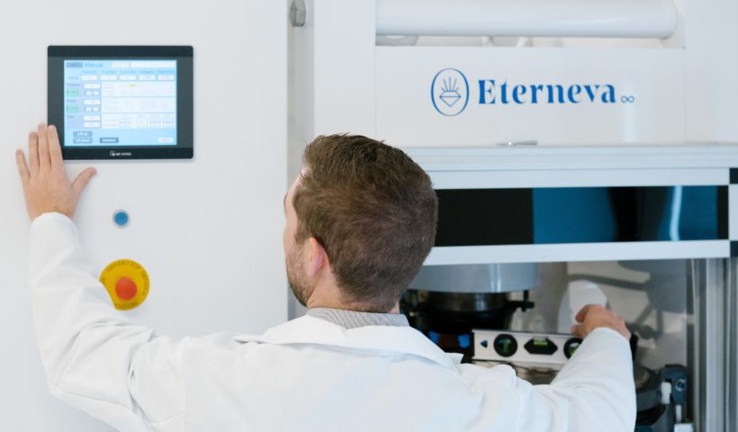 eterneva scientist uses computer console